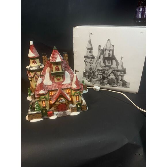 Department 56 Route 1, North Pole: Home of Mr. & Mrs. Claus - Picture 2 of 8